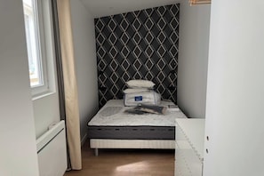 1 chambre, fer et planche à repasser, accès Internet, draps fournis