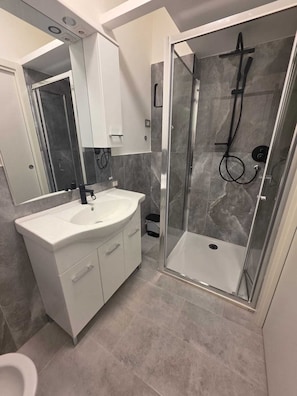 Apartment, 1 Schlafzimmer, Raucher, Balkon | Badezimmer