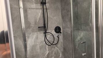 Apartemen, 1 kamar tidur, Boleh Merokok, balkon | Kamar mandi