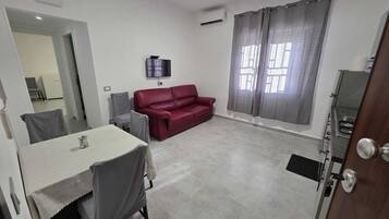 Apartment, 1 Bedroom, Smoking, Balcony | Living area