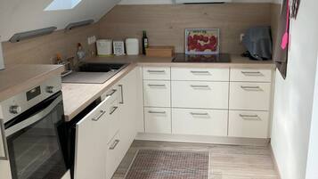 Réfrigérateur, plaque de cuisson, lave-vaisselle, cafetiÚre/bouilloire