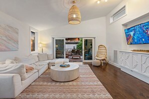 Smart-tv en een open haard