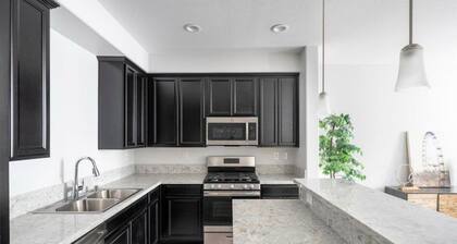 Local 3BD/2.5BA - WiFi & Parking