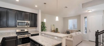 Local 3BD/2.5BA - WiFi & Parking