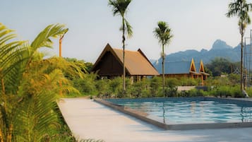 Indoor pool, pool loungers