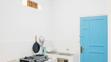 Stovetop, dishwasher, cookware/dishes/utensils