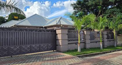 4-bedroom house in fantastic Livingstone with AC