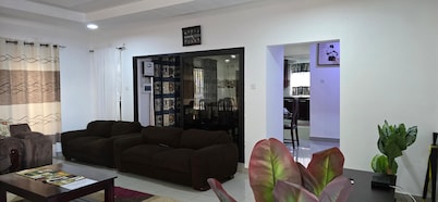 4-bedroom house in fantastic Livingstone with AC