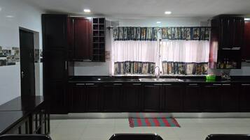 Micro-ondes, four, plaque de cuisson