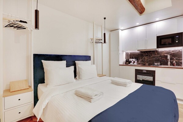 Apartment | 1 bedroom, laptop workspace, iron/ironing board, bed sheets