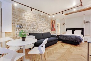 Apartment | 1 bedroom, laptop workspace, iron/ironing board, bed sheets