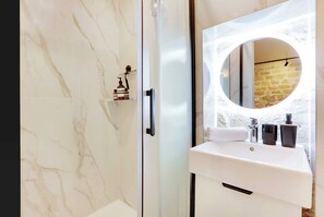 Apartment | Bathroom