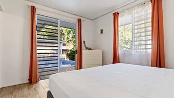 3 bedrooms, iron/ironing board, WiFi, bed sheets