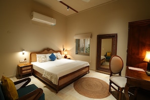 5 habitaciones, tabla de planchar con plancha, wifi y ropa de cama 