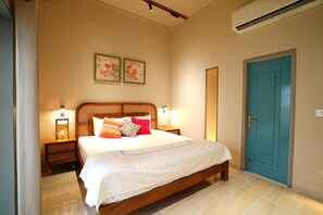 5 bedrooms, iron/ironing board, WiFi, bed sheets - The Bodhi Jaipur I centrally Located I 5BHK ground floor appartment (Jaipur)