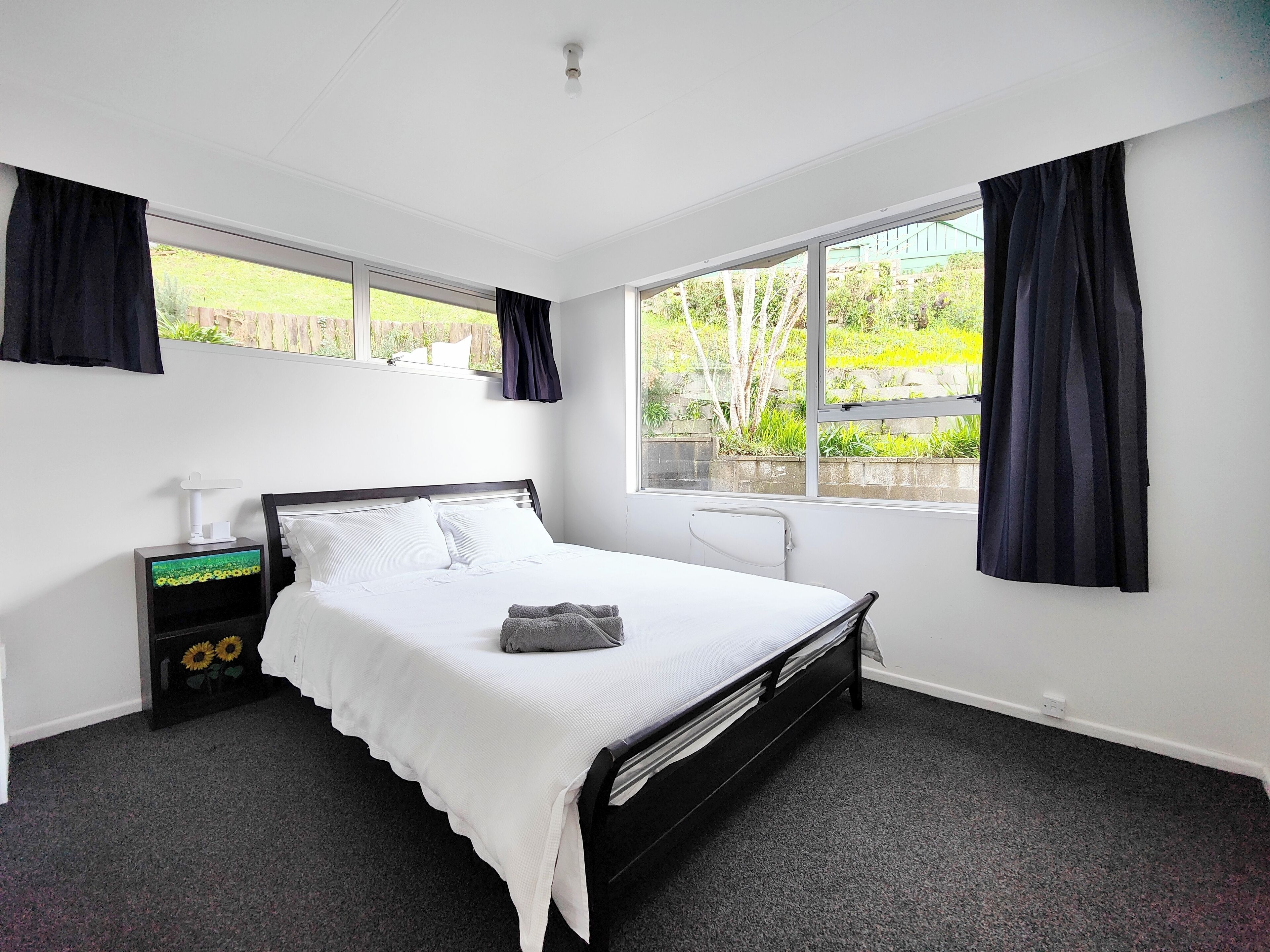 5 bedrooms, iron/ironing board, WiFi, bed sheets