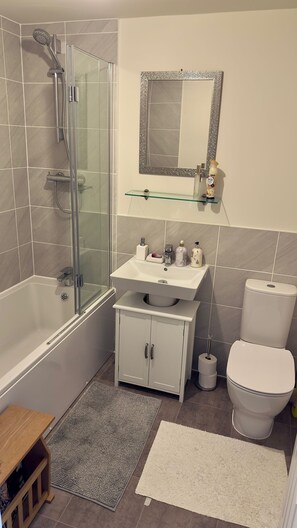 Toallas, jabón, champú y papel higiénico