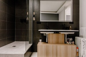 Shower, hair dryer, bidet, towels - Luxury Nest with Panoramic Wiews 10 min from Loro Park (Los Realejos)