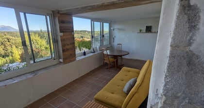 Apartment with panoramic views and terrace, close to Verdon canyon & Moustier