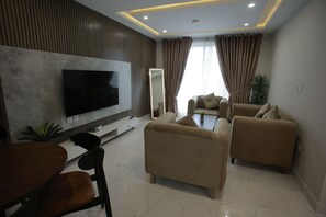 Royal Suite, 2 Bedrooms | Living area