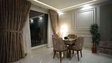 Royal Suite, 2 Bedrooms | Living area