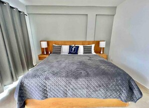 12 chambres, coffres-forts dans les chambres, fer et planche à repasser