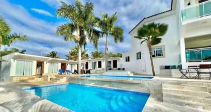 12 bedroom Villa with Heated Jacuzzi