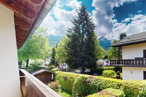 Willkommen in der FeWo Jasmin – Komfort auf zwei Ebenen im Herzen von Garmisch