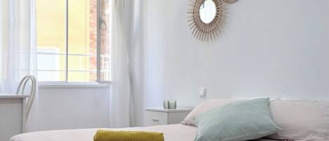 3 bedrooms, desk, free WiFi, bed sheets