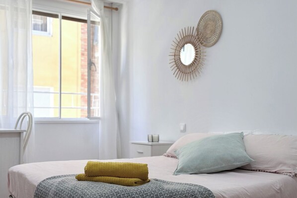 3 bedrooms, desk, free WiFi, bed sheets