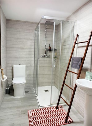 Handtücher, Seife, Toilettenpapier