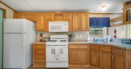 Botanical Hill Cottage in Wine Country!