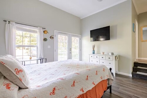 Greensboro Area-Cozy Beach Themed studio in lovely Country Setting