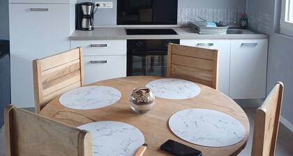 L'Evasion Thudinienne, gîte on the 1st floor accessible by an outside staircase