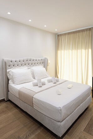 4 bedrooms, iron/ironing board, Internet, bed sheets