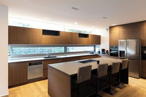 Micro-ondas, fogão, cooktop, lava-louças
