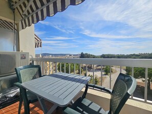 Unclassified image, 2 of 12, button