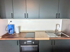 Réfrigérateur, four à micro-ondes, lave-vaisselle