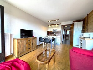 TV - Apartment for 6 on slopes, balcony with view (Notre-Dame-de-Bellecombe)