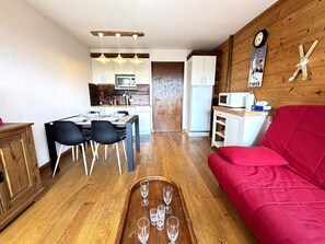 TV - Apartment for 6 on slopes, balcony with view (Notre-Dame-de-Bellecombe)
