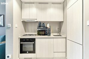 Réfrigérateur, micro-ondes, four, cafetière/bouilloire