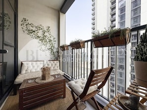 Apartamento, sacada, vista para a cidade | Área da propriedade