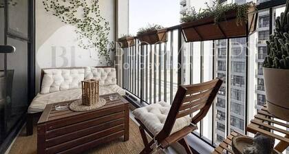 Bloomfields Stylish 1BR The Bridges