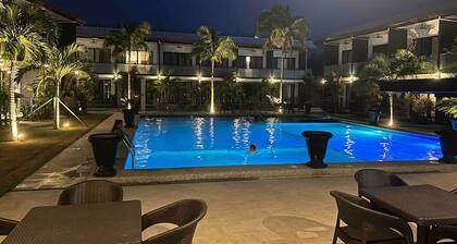 Tropical Poolside Apartment - WiFi Aircon Netflix