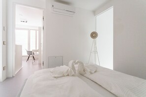 1 غرفة نوم ومكتب ومكواة/لوح كي وسرير سفر