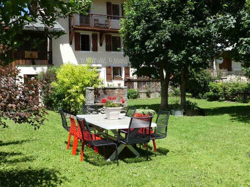 Duplex in village house close to slopes and shops (10 pers)