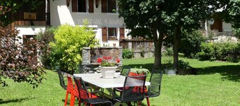 Duplex in village house close to slopes and shops (10 pers)