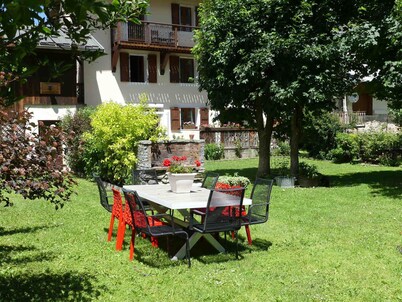 Duplex in village house close to slopes and shops (10 pers)