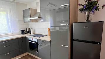 Kühlschrank, Ofen, Herdplatte, Geschirrspüler