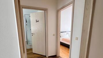 2 quartos, ferros/tĂĄbuas de passar roupa, Wi-Fi de cortesia